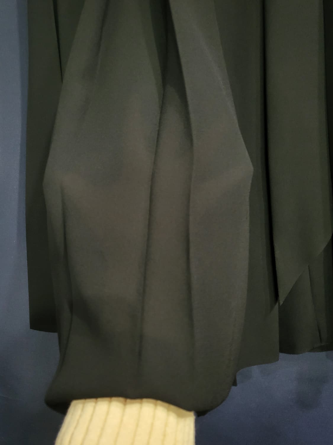 코스 절개 볼드 플리츠 스커트 상품이미지3