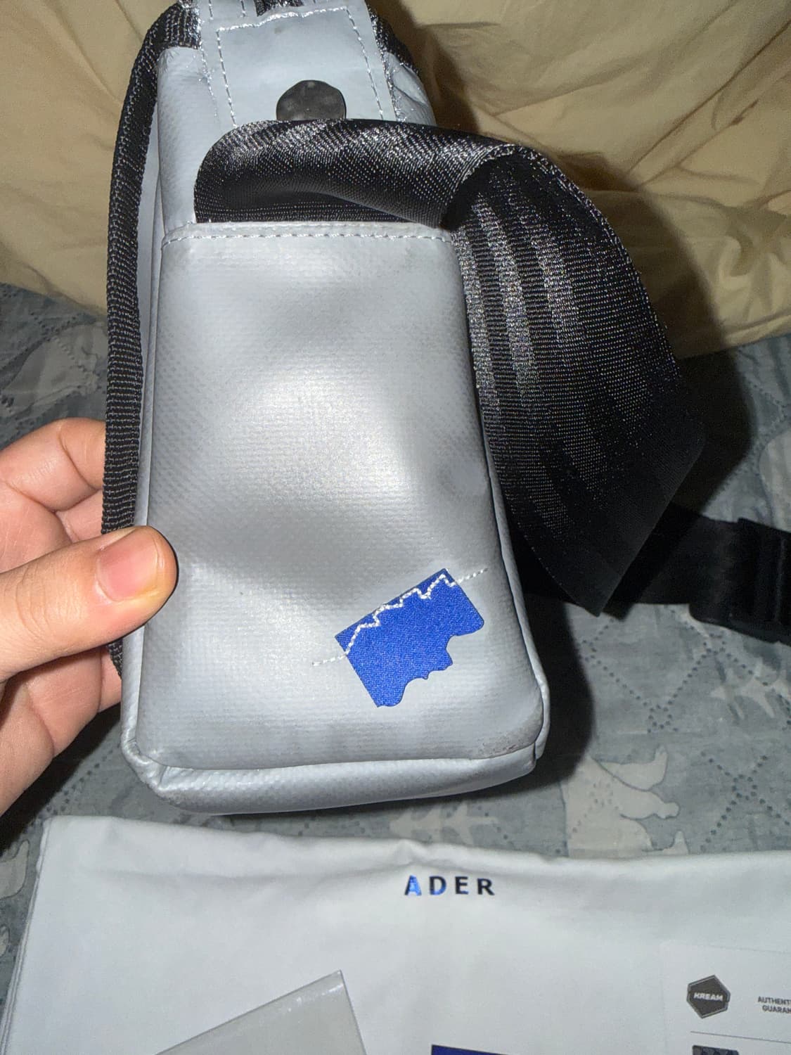 아더에러 트레이스 애드모어 크로스바디백 그레이 팔아요 상품이미지2