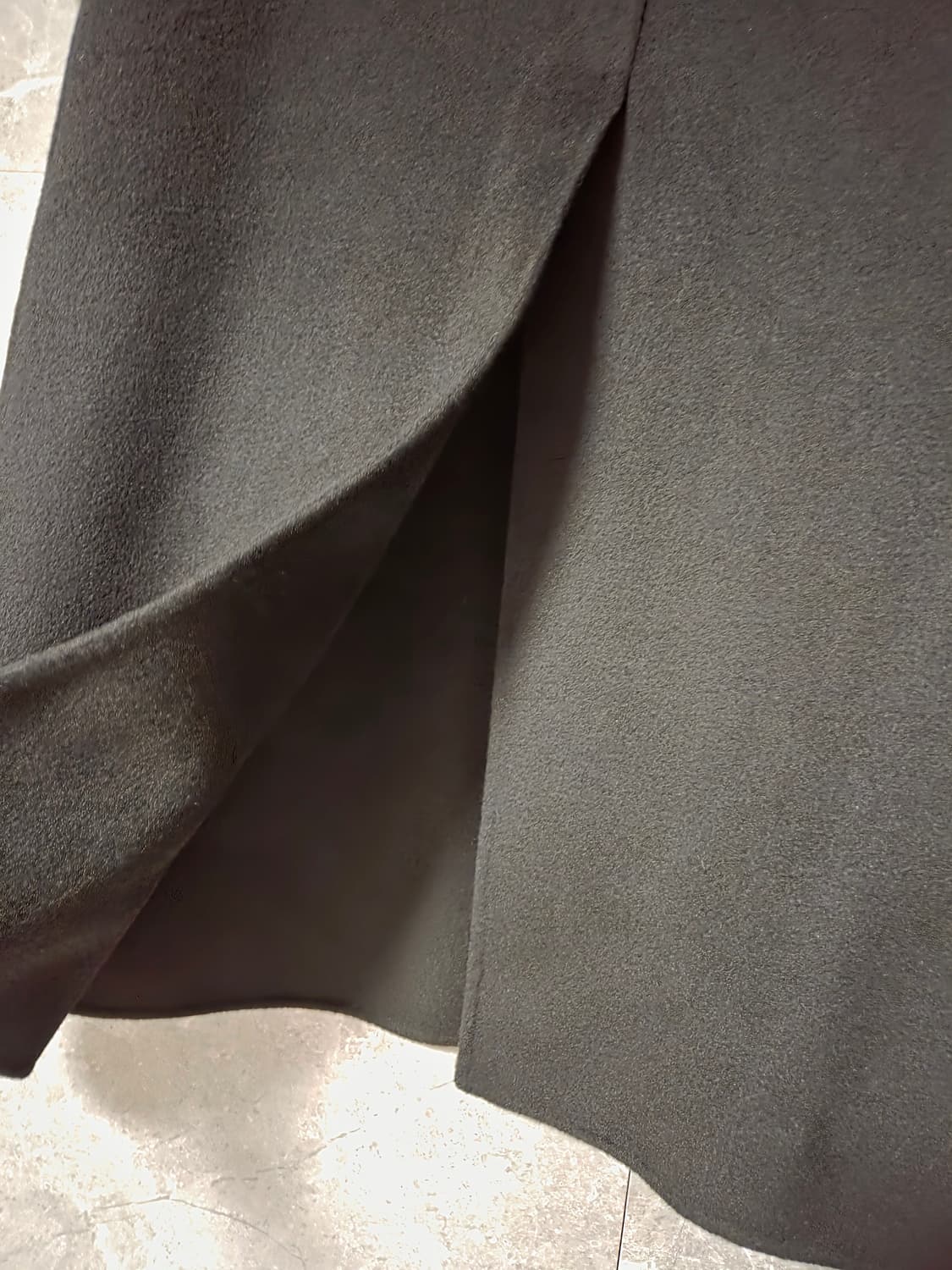 핸드메이드 롱 코트
울 캐시미어 블랙.

M. 상품이미지4