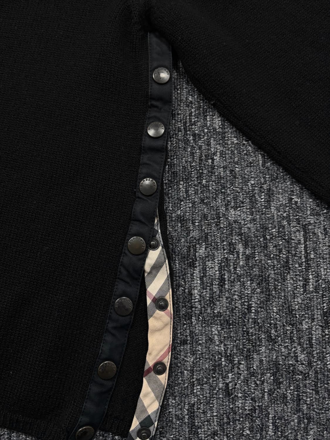 버버리 스냅 버튼 블랙 니트 상품이미지4