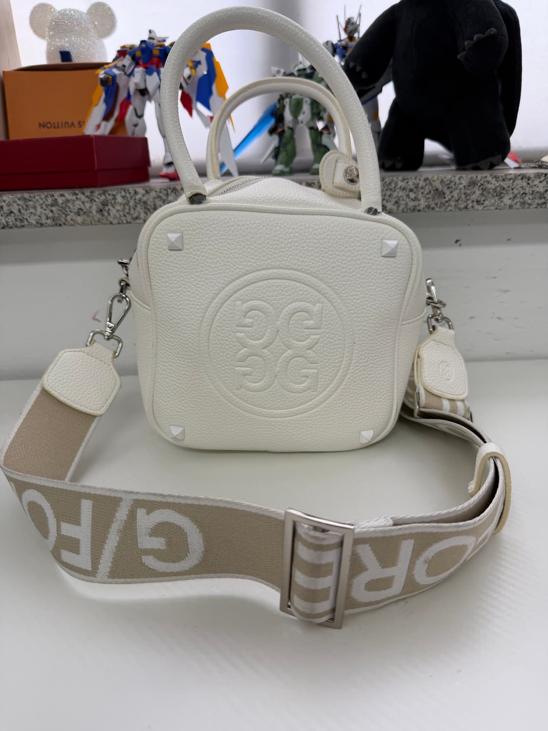 정품) 지포어 GFORE 23ss 화이트 토트백 숄더백  상품이미지1