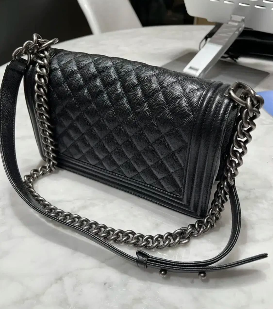 [새 상품급] 샤넬 보이백 캐비어 미디움 은장 상품이미지3