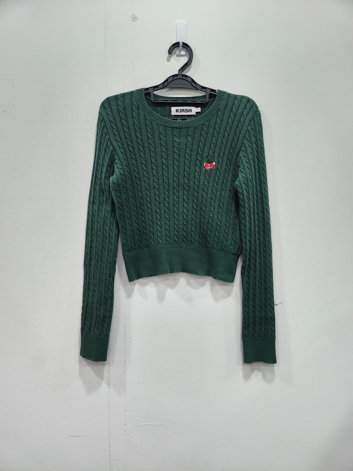 키르시(Kirsh) 스몰 체리 케이블 크롭 니트 [다크 그린] 상품이미지2
