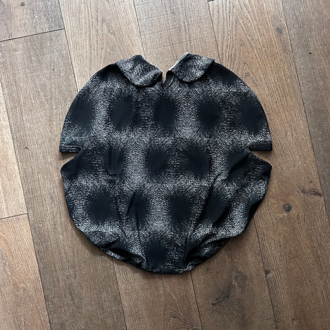 Metallic Printing Orbit Cutout Blouse 상품이미지8