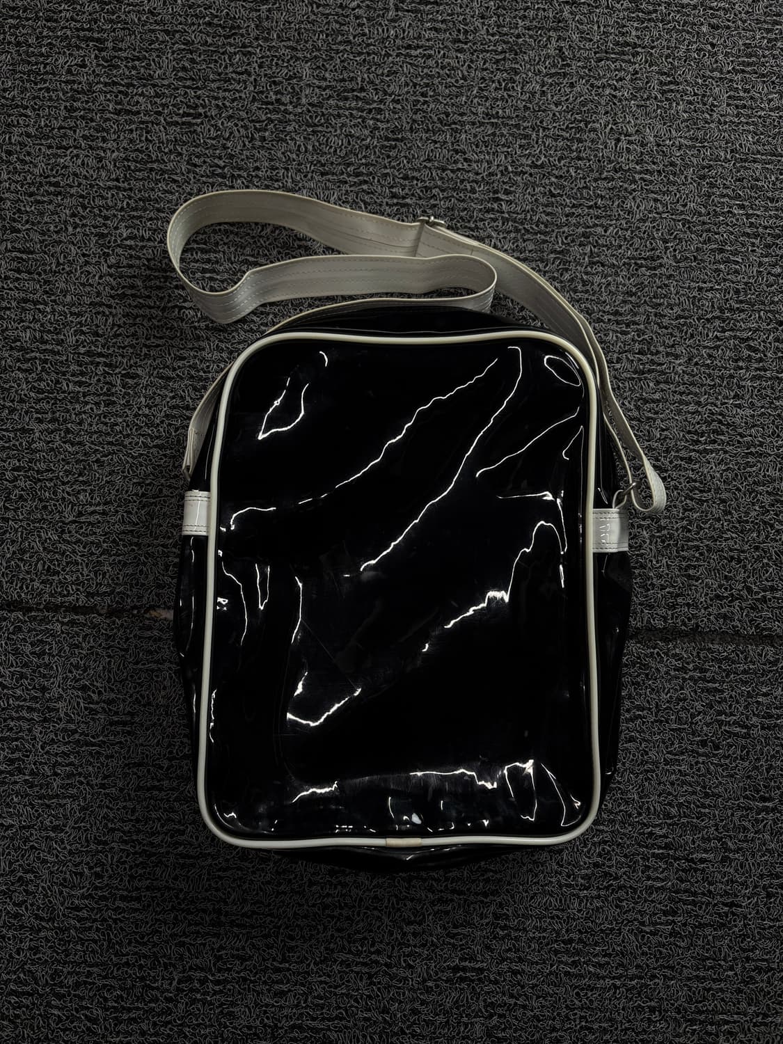 00s 나이키 빅스우시 코팅 글로시 크로스백 1735 상품이미지3