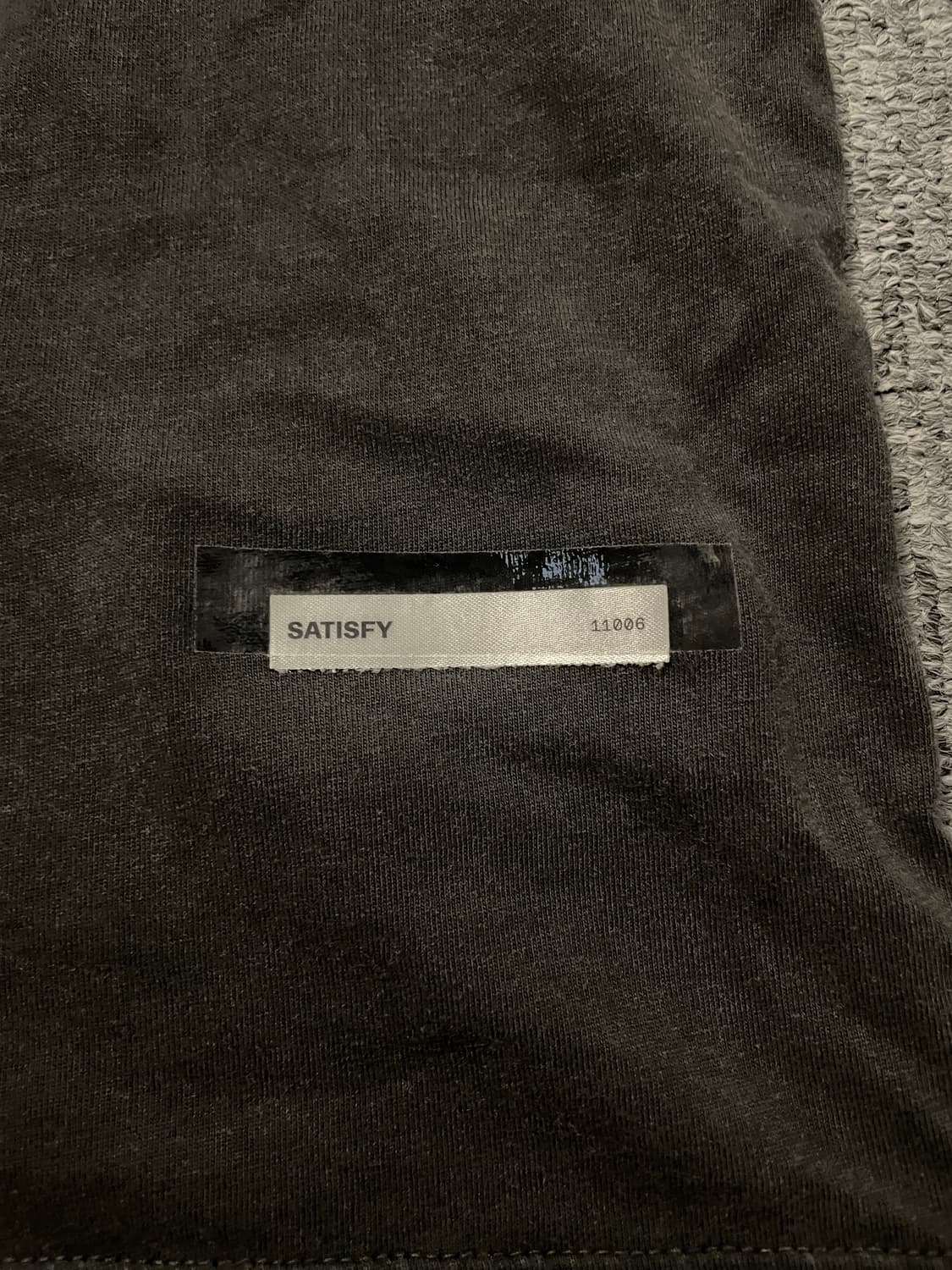 새티스파이 모스테크 반팔 에이즈드 블랙 [3] 상품이미지4