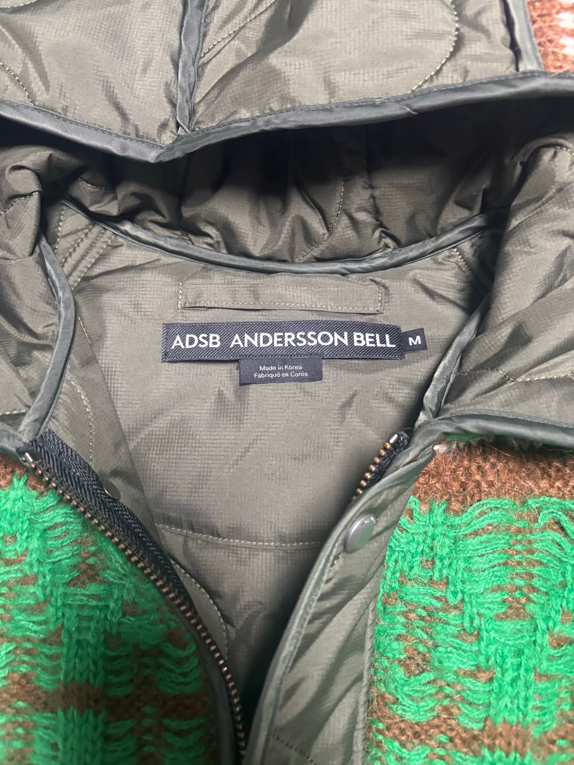 앤더슨벨 노르딕 니트패치 퀄티드 파카 M 사이즈 카키 상품이미지2