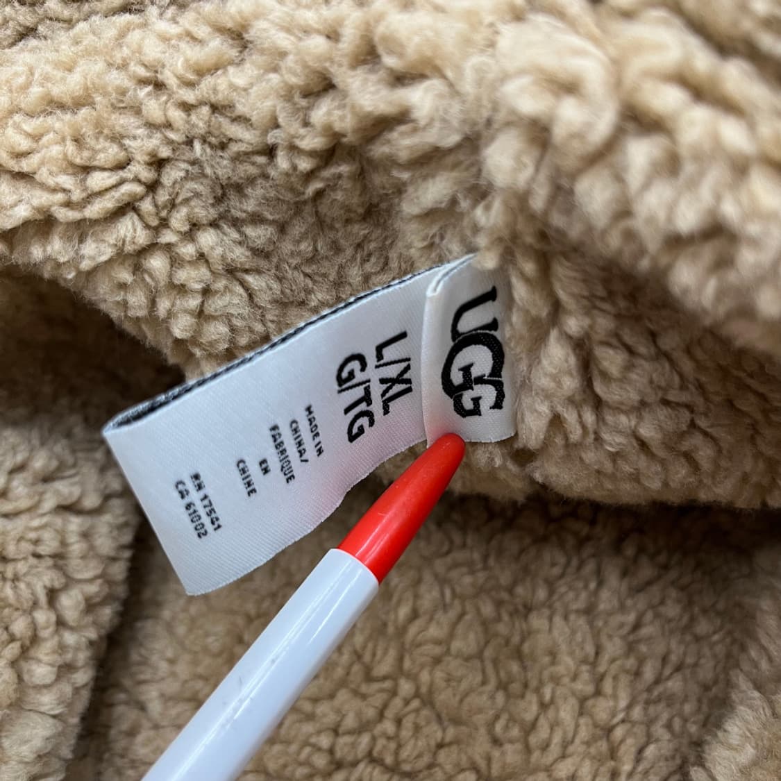 어그 리버시블 뽀글이 블랙 버킷햇 상품이미지8