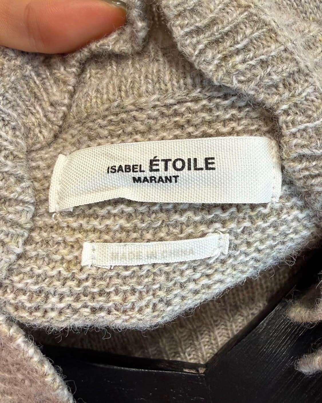 이자벨 마랑 오트밀 숄더 버튼 니트  상품이미지8