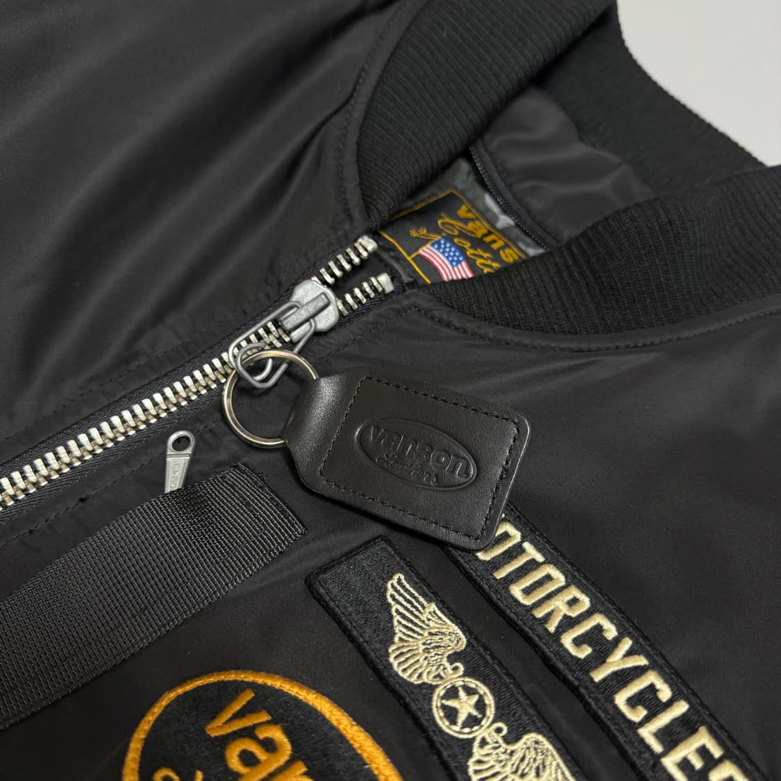 VANSON 블랙 패치로고 후면 스펠 페더 자수 MA-1 플라이트 자켓 상품이미지4