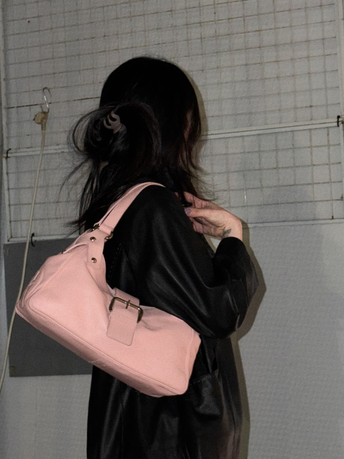 조르지오 아르마니 레더 버클 숄더백 상품이미지1