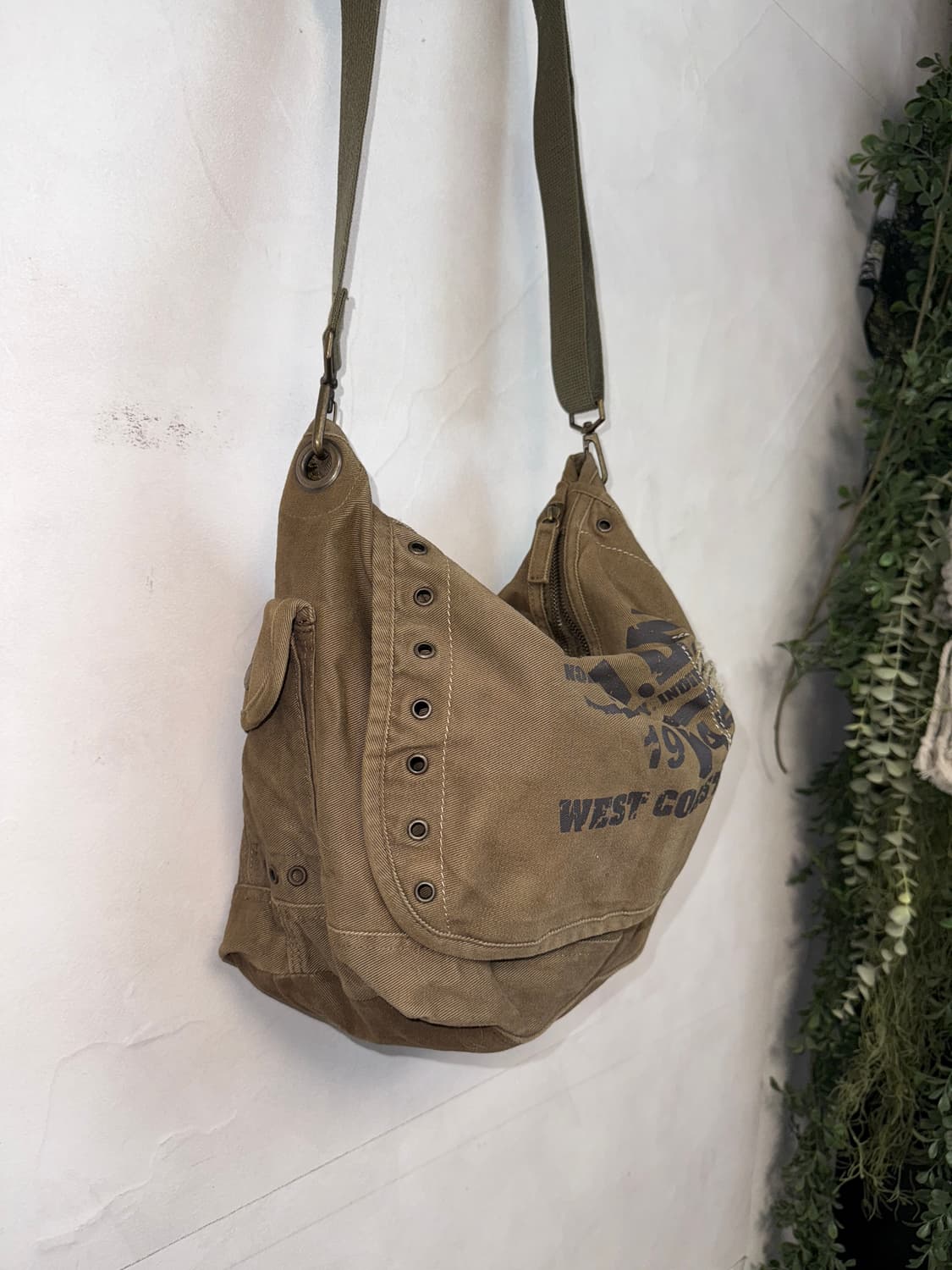 Brown brown vintage lettering cross bag 상품이미지2