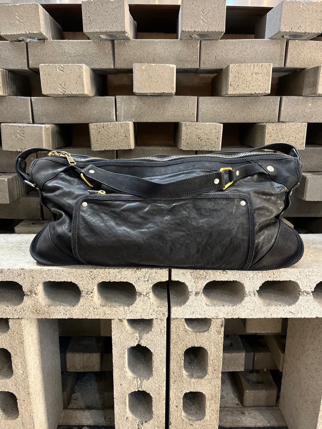 셀린느 레더 숄더 백 상품이미지1