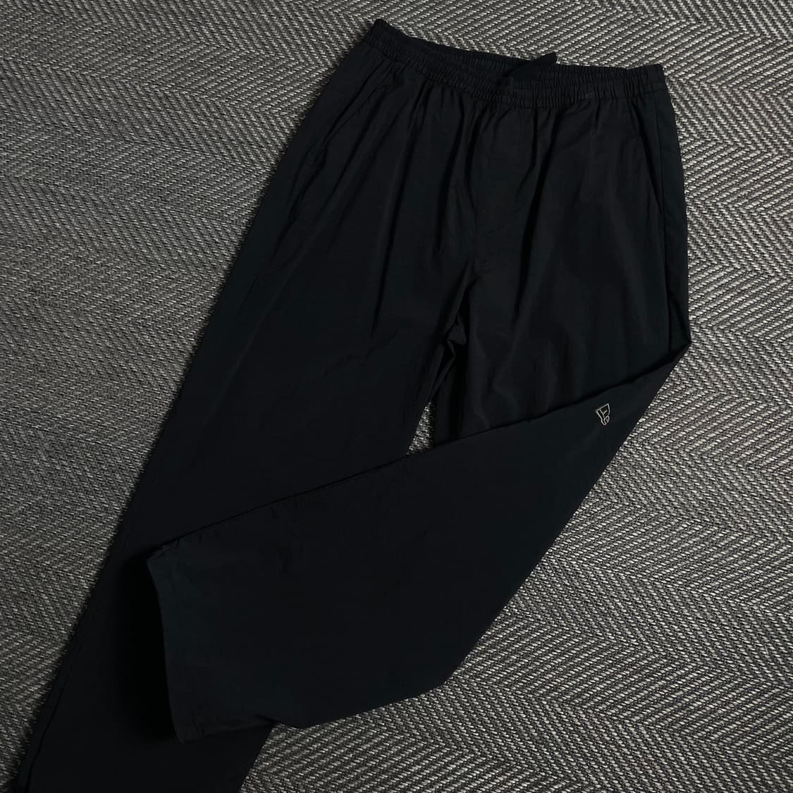 뉴에라 나일론 와이드핏 블랙 우븐 트랙 팬츠y 4368 상품이미지1