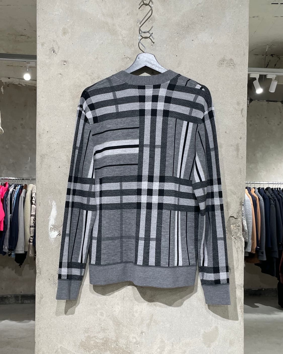 버버리 그레이 스트라이프 체크 울 가디건 상품이미지6