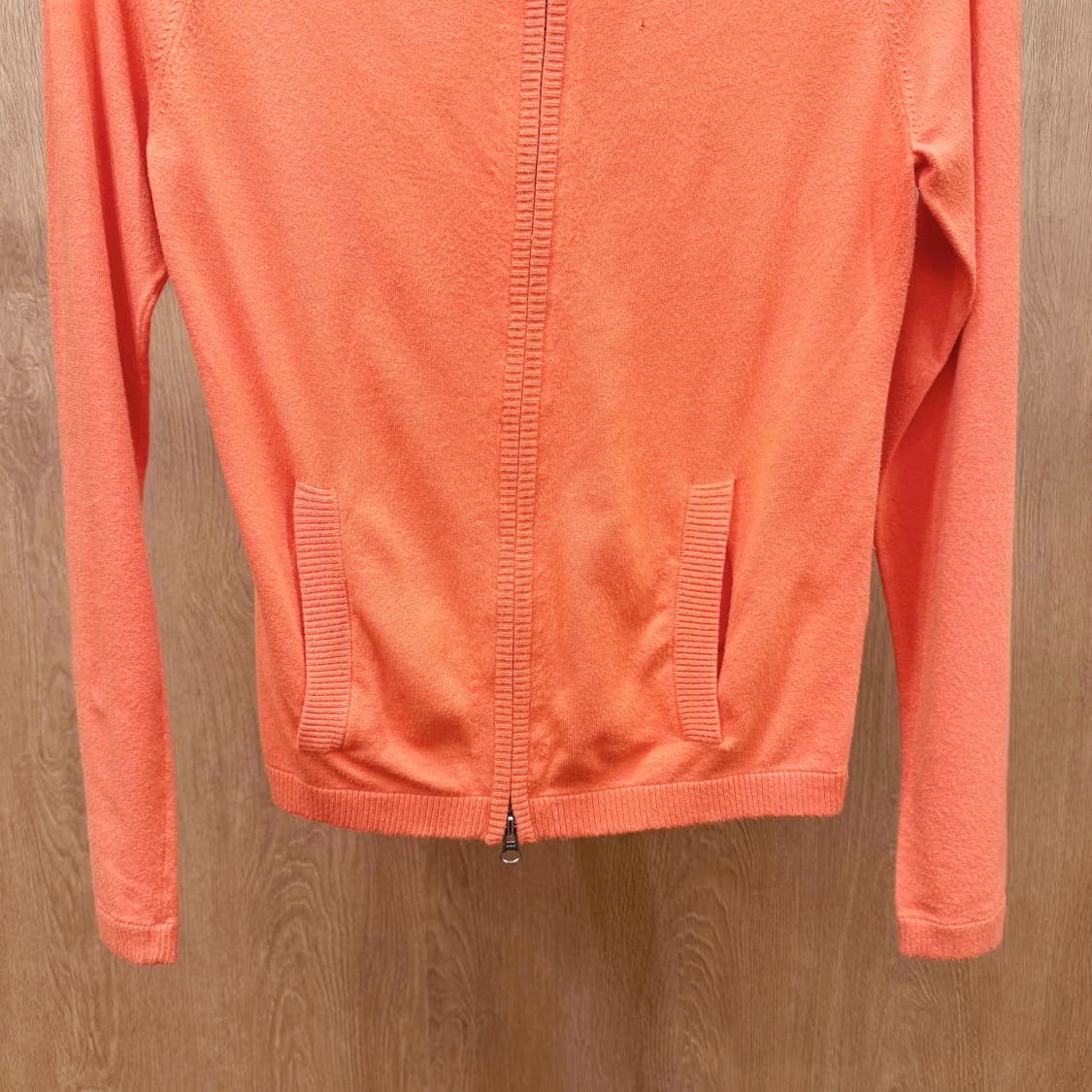 띠어리 하이넥 긴팔 니트 집업 무지 립 넥 디테일 슬림핏 오렌지 상품이미지5