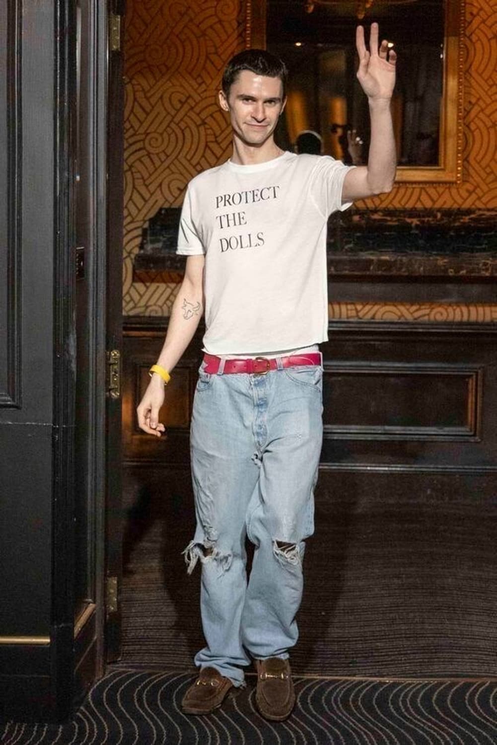 Saint Laurent Washed Distressed Jeans 상품이미지1