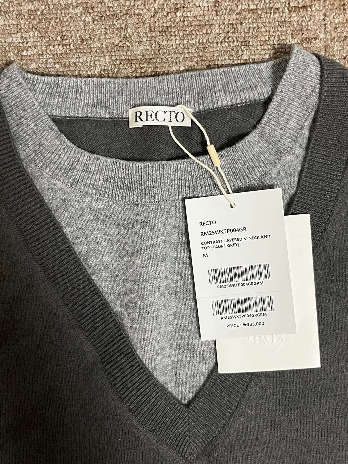 (M) 렉토 CONTRAST LAYERED V-NECK KNIT TOP 상품이미지4