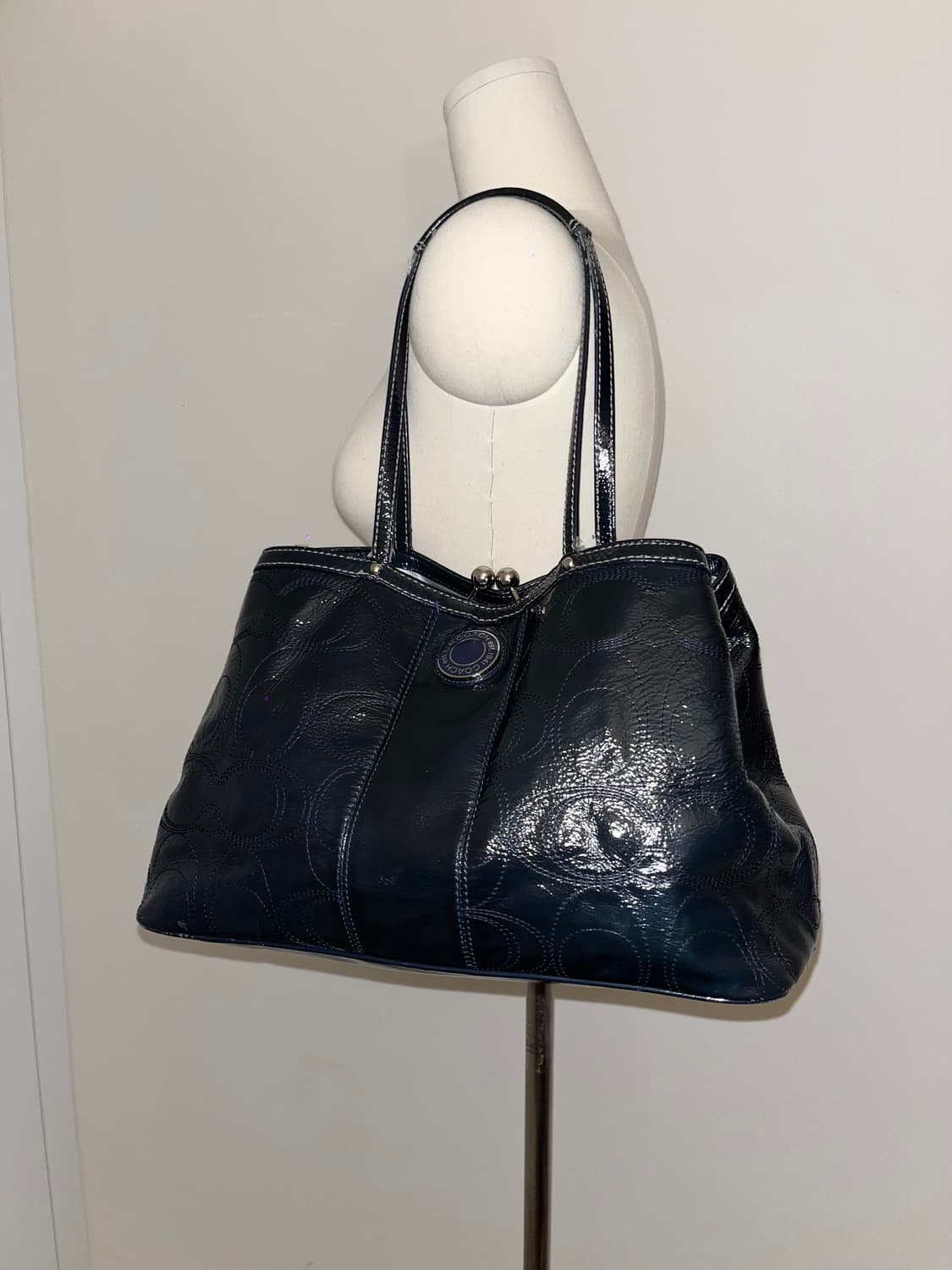 📦Coach navy enamel shoulder bag 상품이미지2