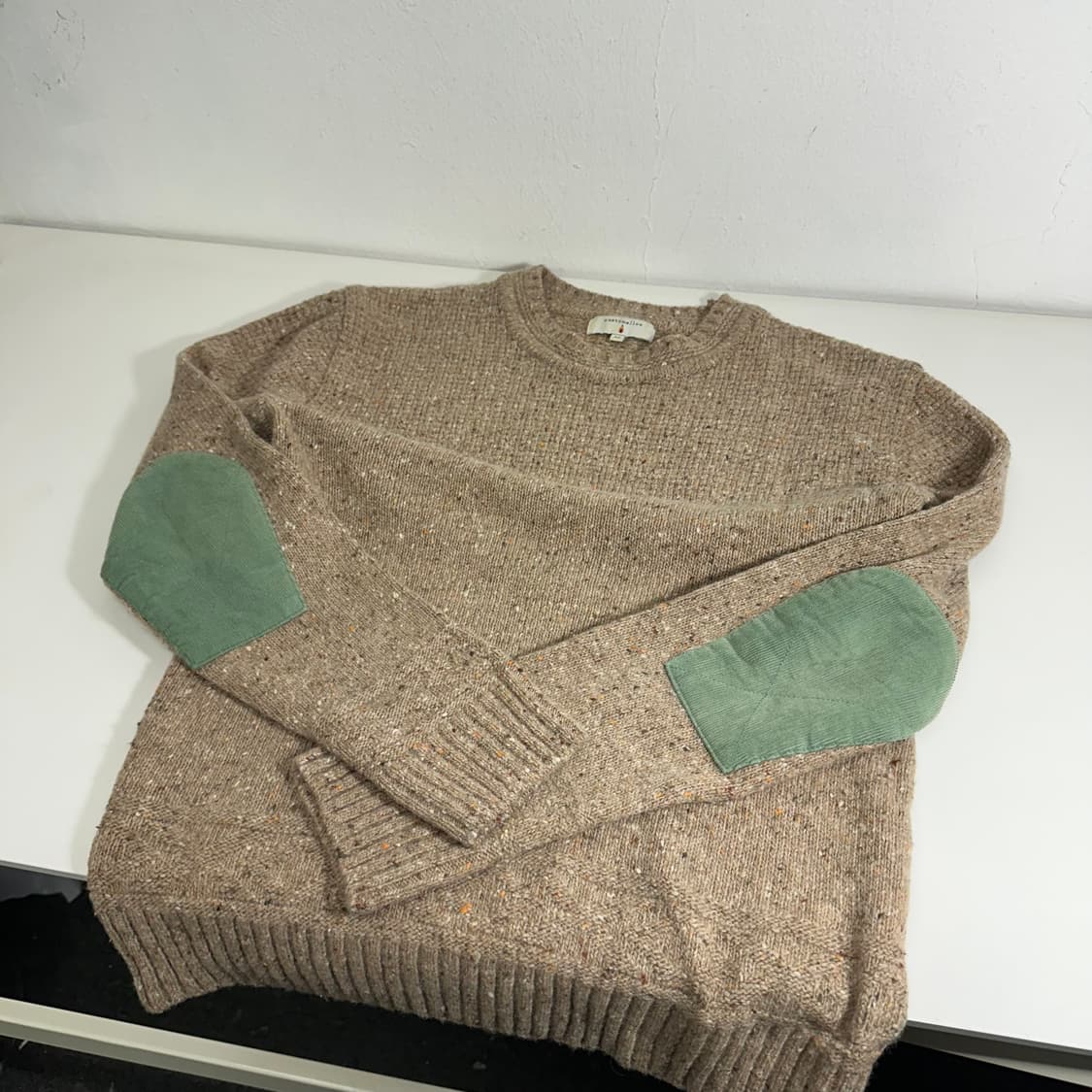 40 S 커스텀멜로우 베이지 엘보우패치 울 니트 상품이미지1