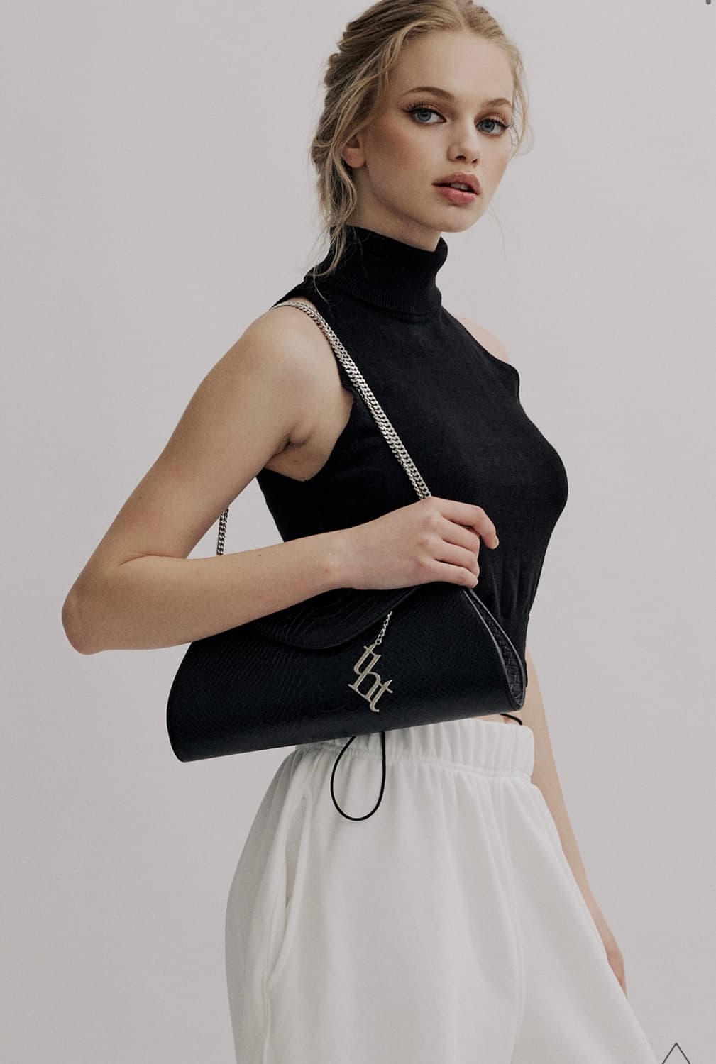 쓰리타임즈 backless turtleneck top 백리스 터틀넥 탑 상품이미지1