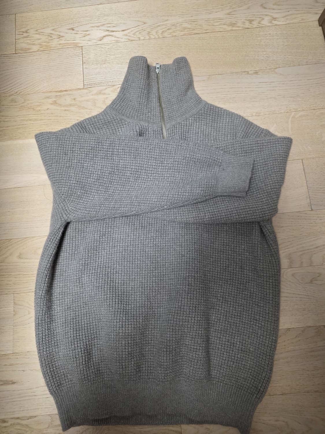 홀리선 하프집업니트 l 상품이미지1