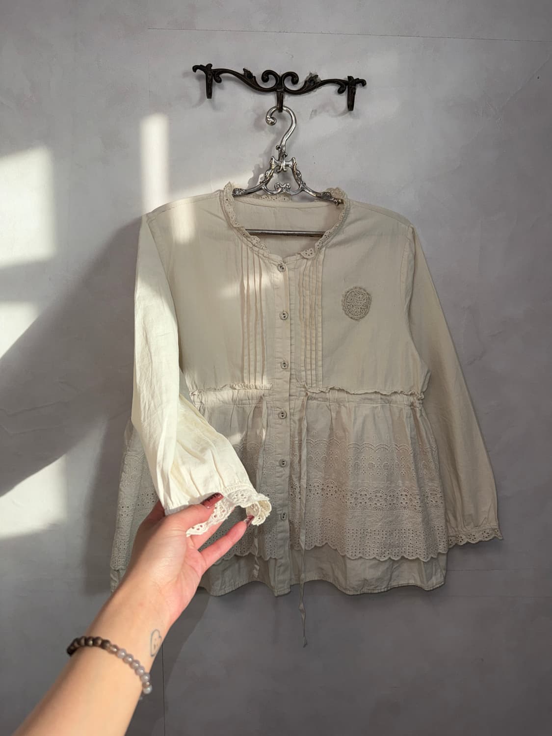 Ivory bohemian punching floral button bl 상품이미지3