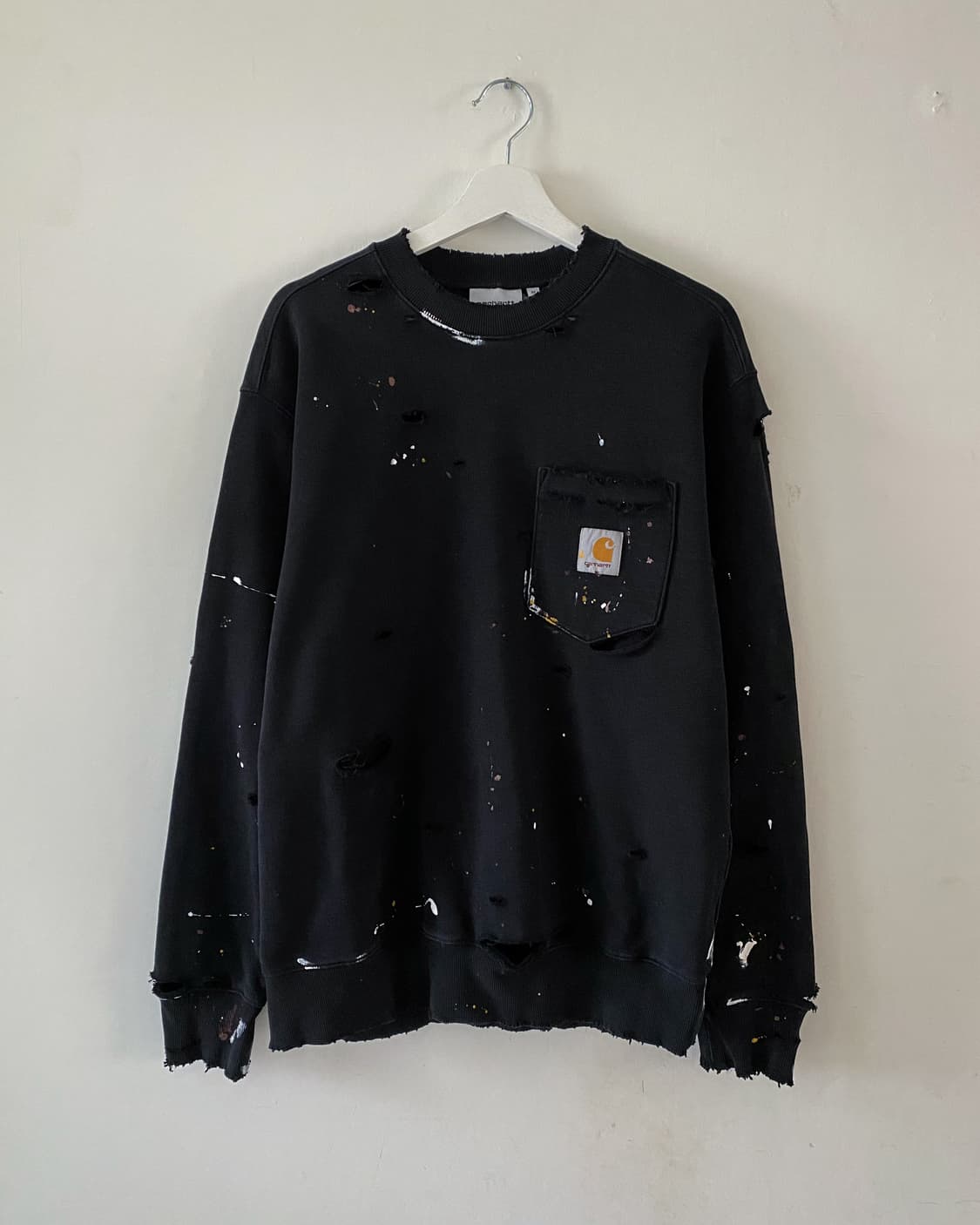 칼하트 디스트로이드 페인팅 맨투맨 상품이미지1