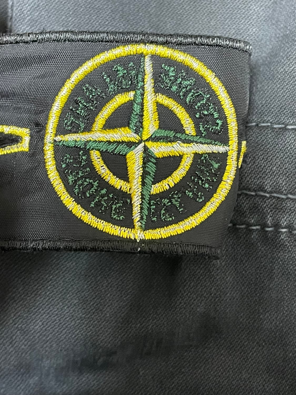 [ 31 ] 22ss 스톤아일랜드 와펜패치 카고팬츠 차콜 상품이미지5