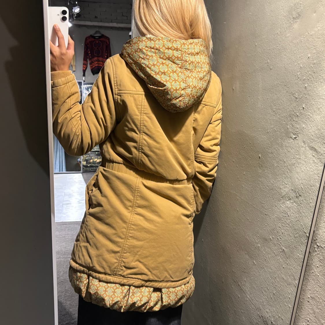 OILILY 오일릴리 베이지 엘레강스 패턴 암로고 이너플리스 후드 야상  상품이미지3