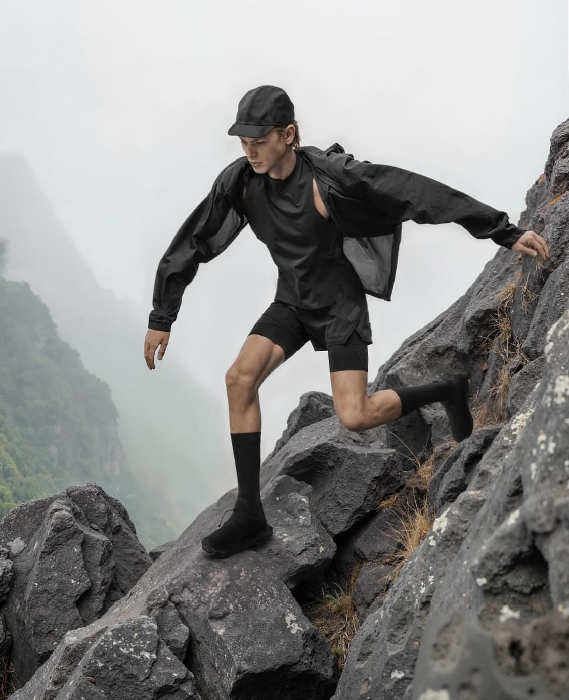 엘리엇 에밀 푸마 콜라보 트레일 러닝복 크롭탑 운동복 슬리브리스 트레이닝 상품이미지10
