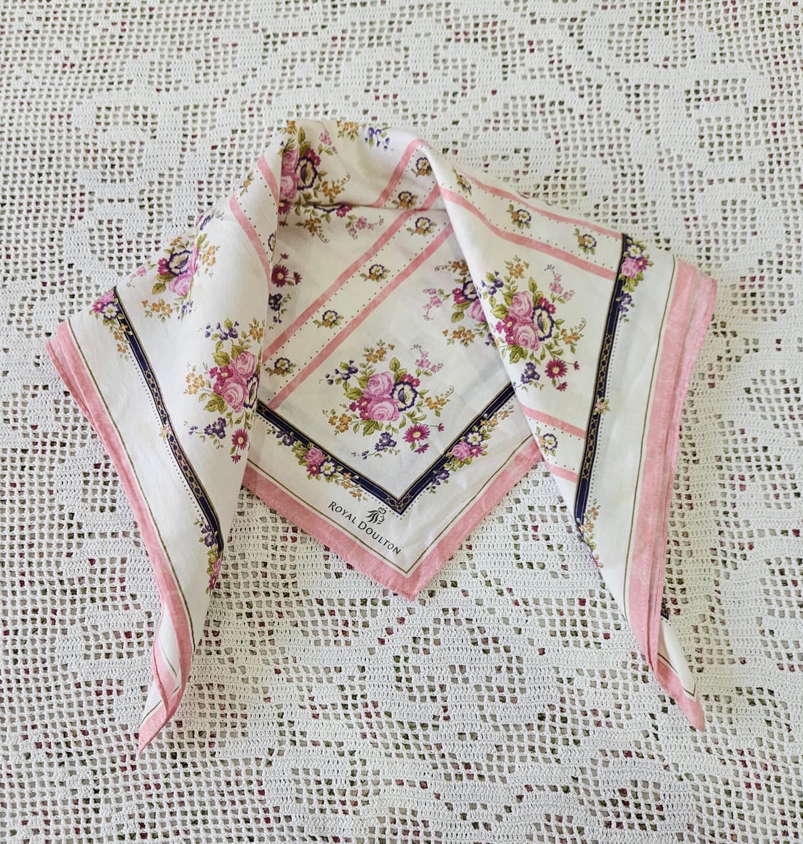 로얄덜튼(ROYAL DOULTON) 플라워 패턴 손수건 상품이미지1