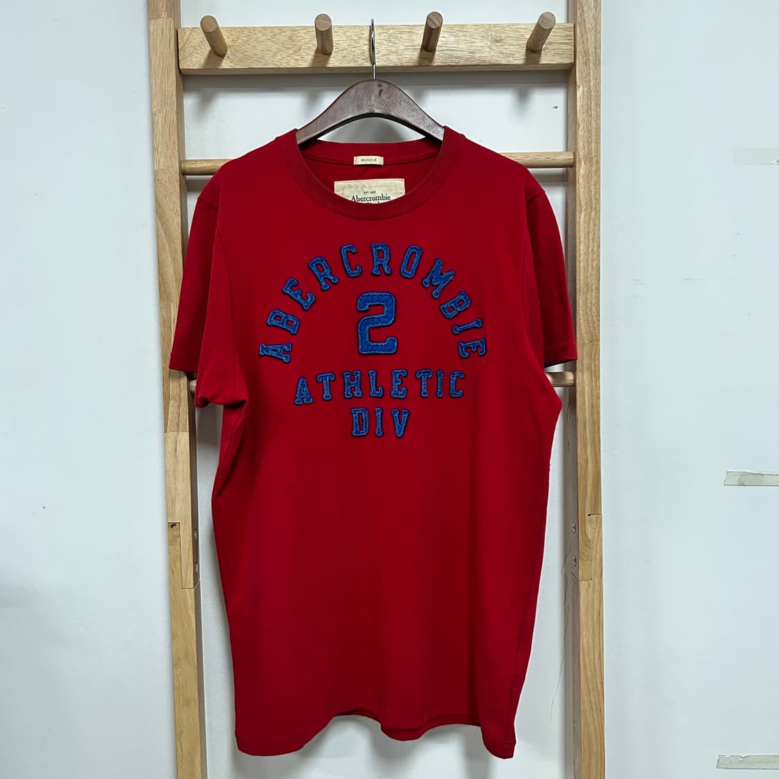 아베크롬비 아치로고 티셔츠 레드 상품이미지3