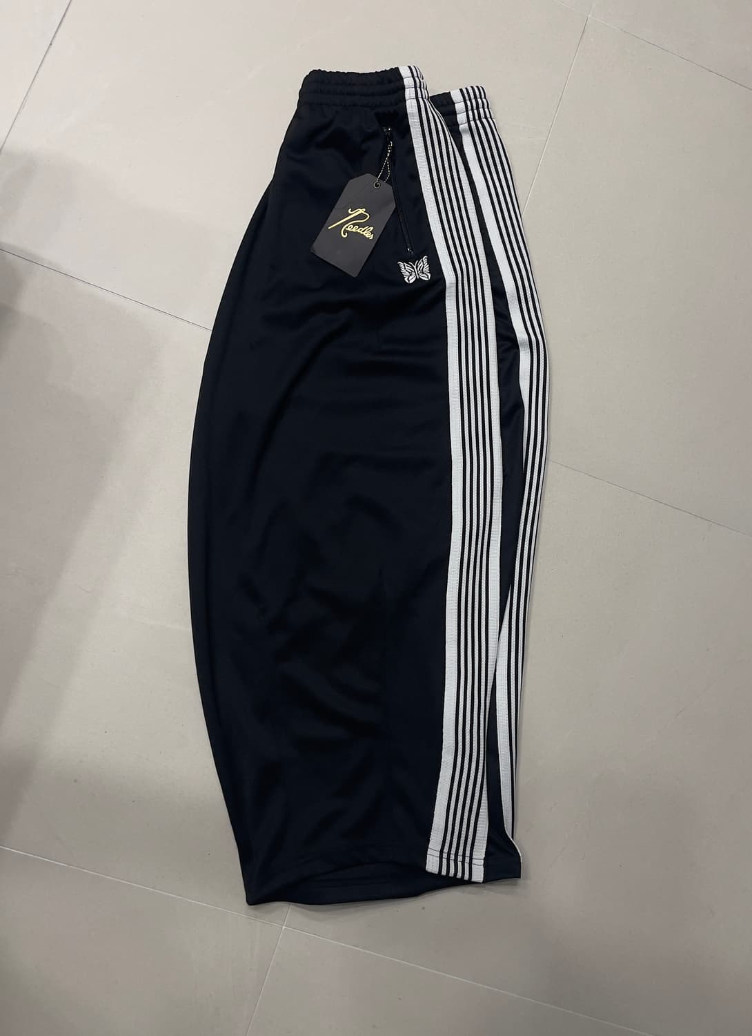 니들스 H.D 블랙/화이트 팝니다 상품이미지2