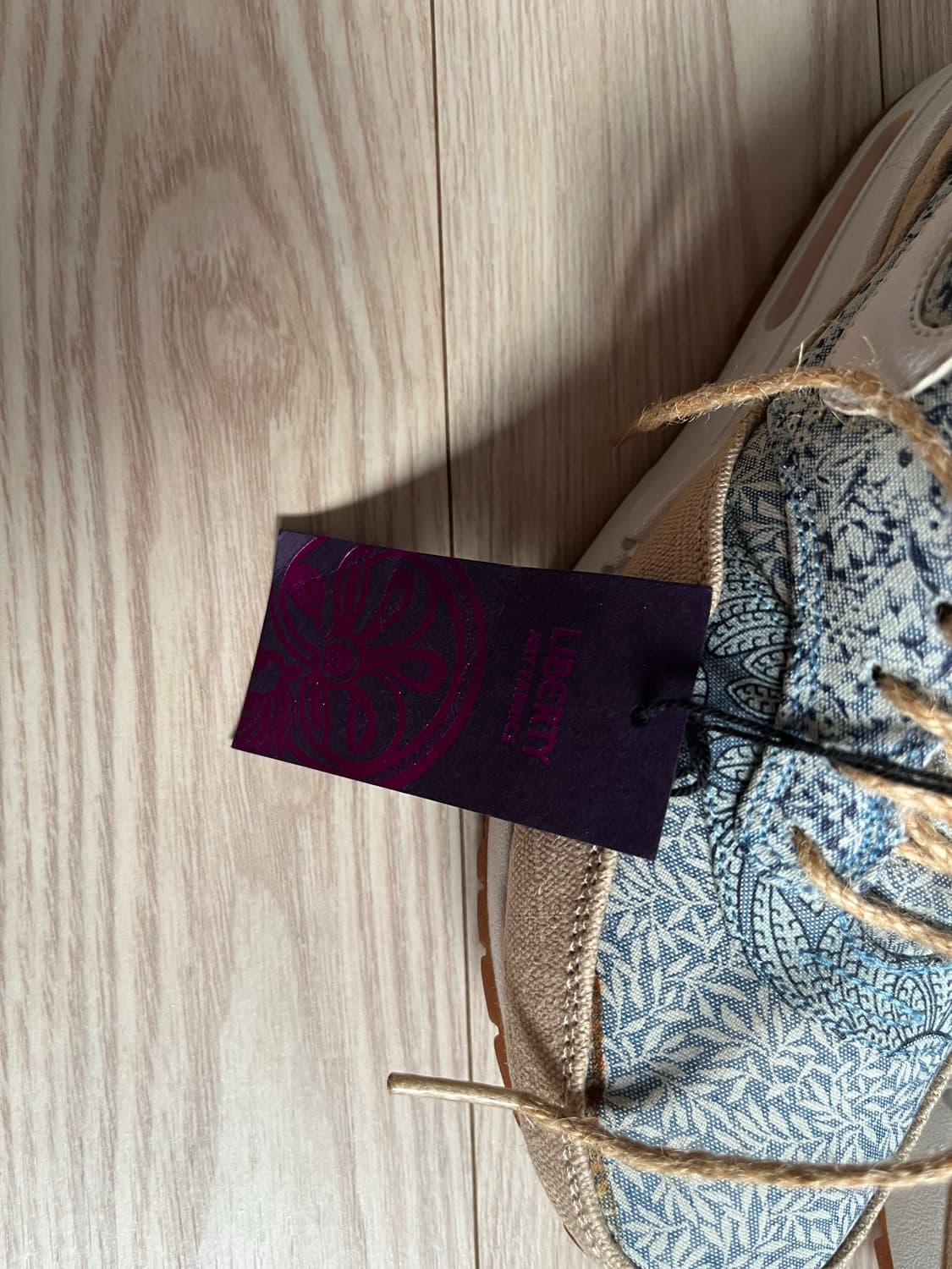 맥스1 리버티 콜라보 225cm 1회착용 nike max liberty 상품이미지3