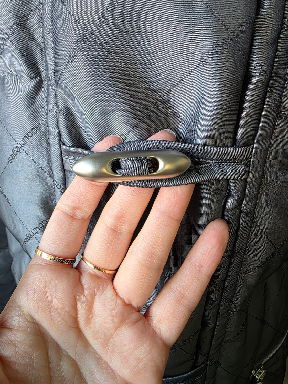 courreges 올오버 모노그램 롱 덕다운 패딩/블루 폭스퍼 상품이미지4