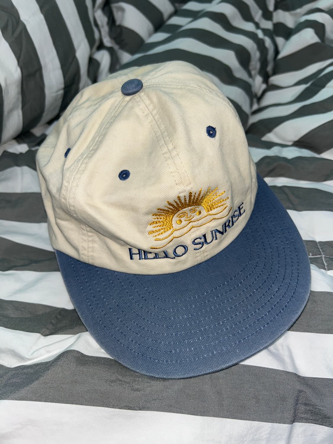 헬로 선라이즈 Two Tone Washed Logo 6Panel Cap 상품이미지1