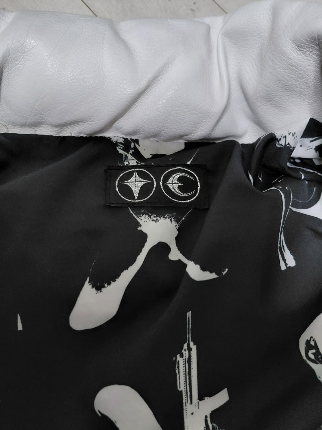 떠그클럽 레더패딩 화이트 가죽패딩 2사이즈 점퍼 상품이미지8