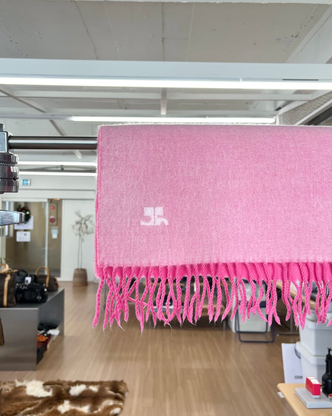 꾸레쥬 핑크 로고 스카프 상품이미지6