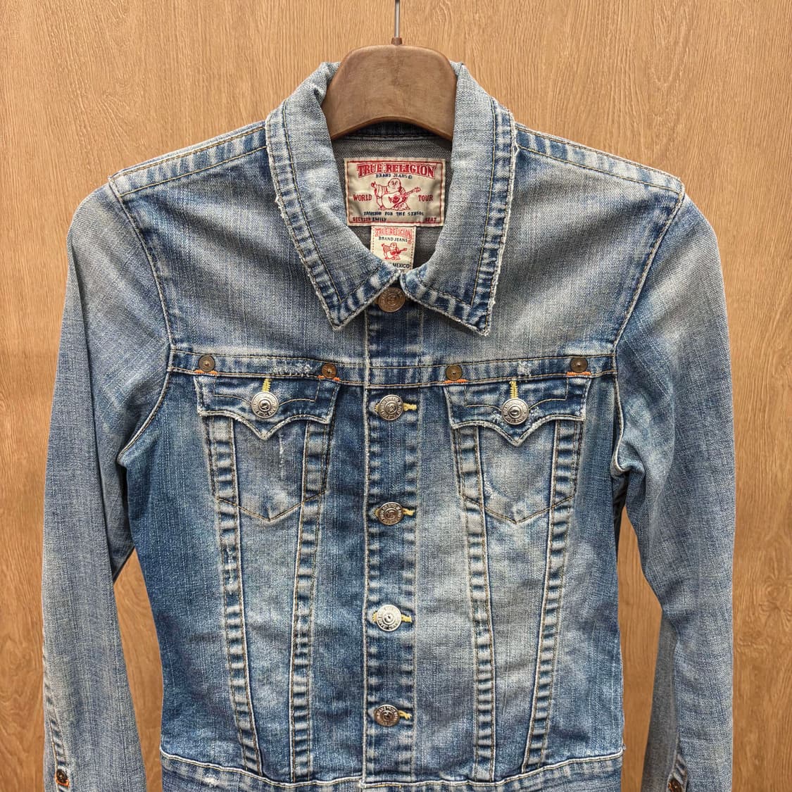 트루릴리젼 데님 자켓 플랩 포켓 골드 스티치 디테일 슬림핏 블루 상품이미지4