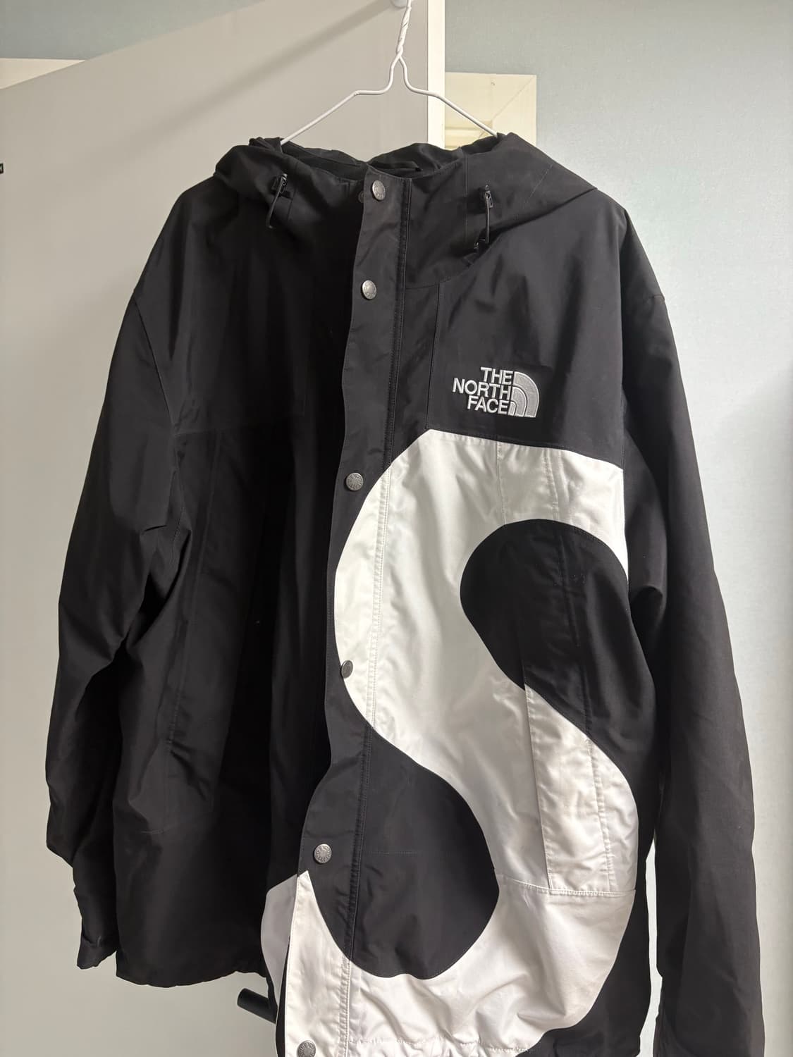 슈프림 x 노스페이스 S 로고 마운틴 자켓 블랙 - 20FW 상품이미지1