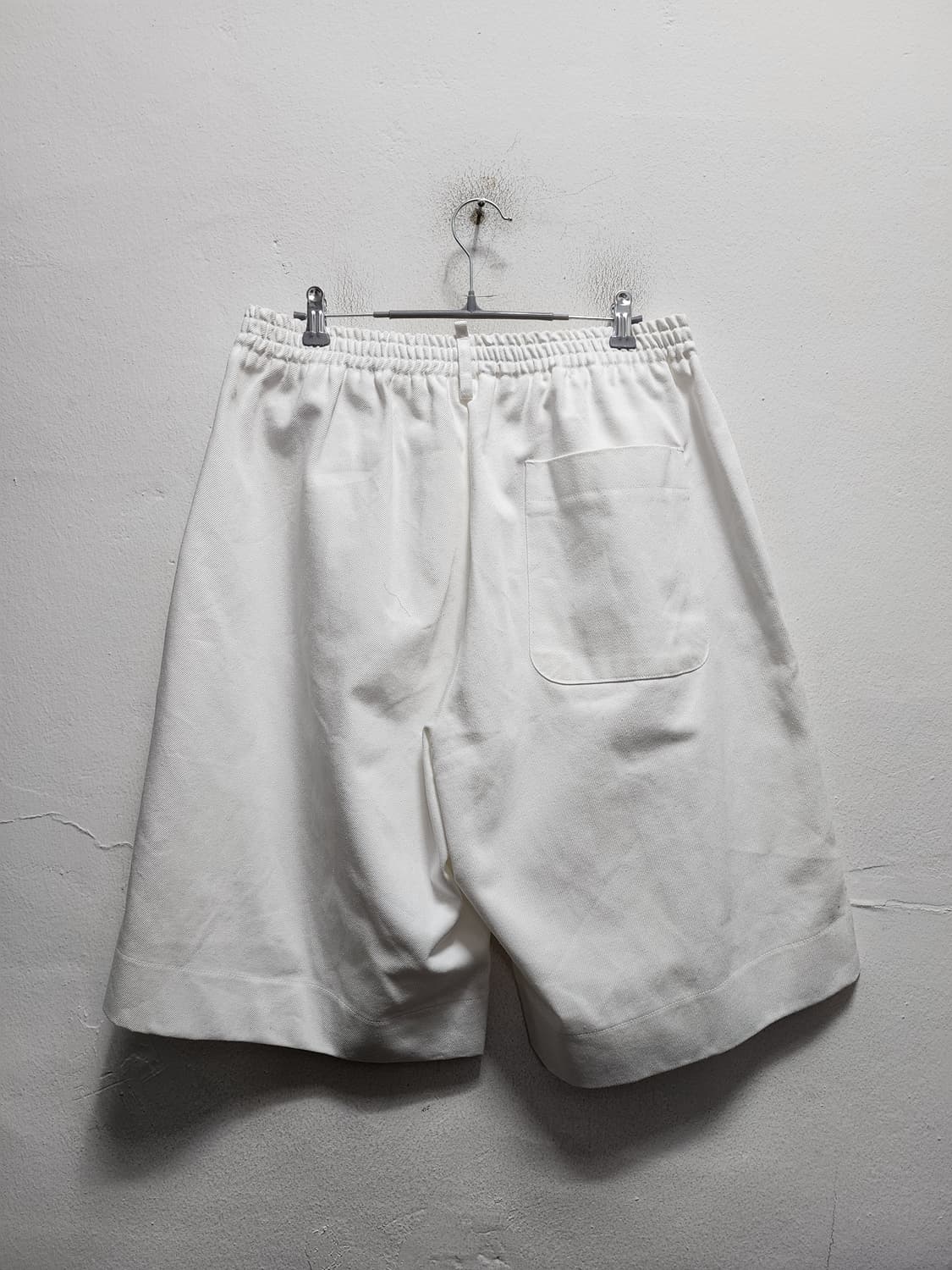 AVECDESIGN 아베크디자인 벨티드 화이트 버뮤다팬츠  상품이미지2