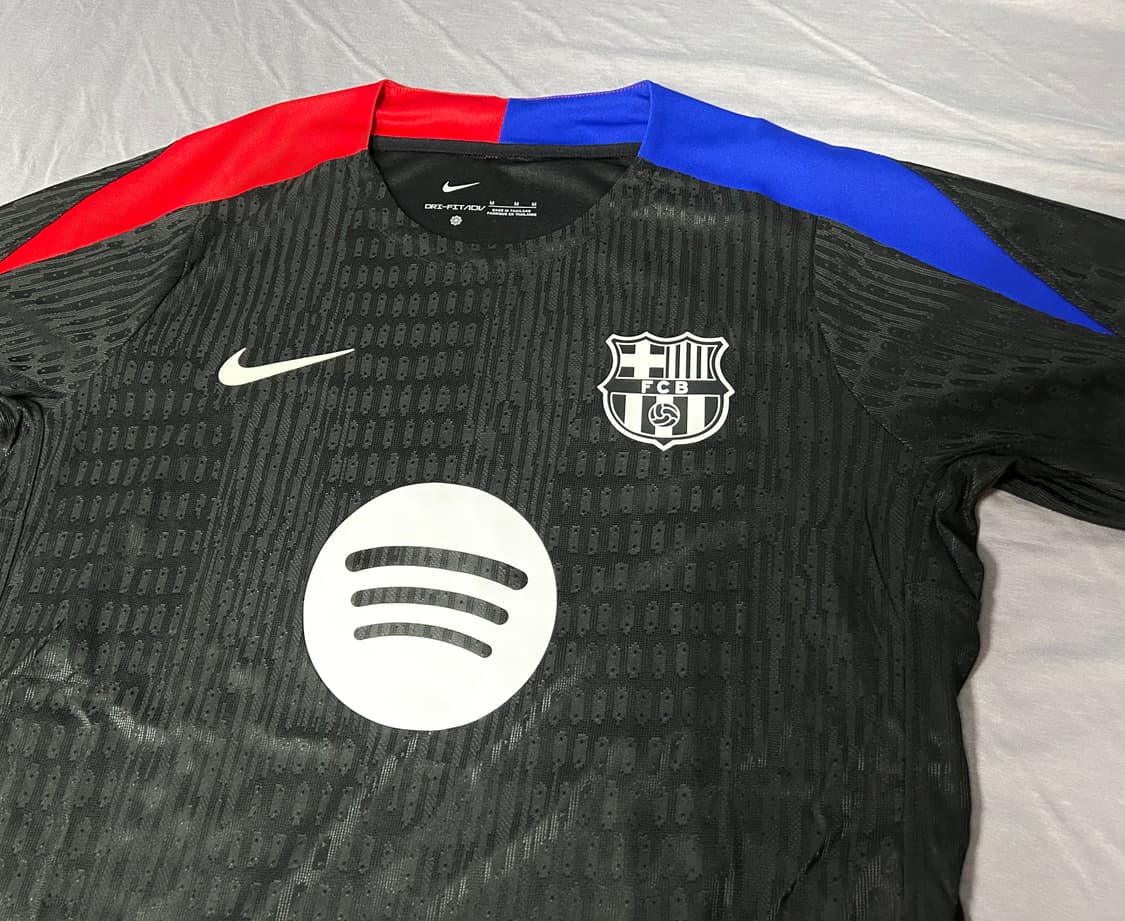 24/25 바르셀로나 어웨이 트레이닝 어센틱 유니폼 상품이미지6