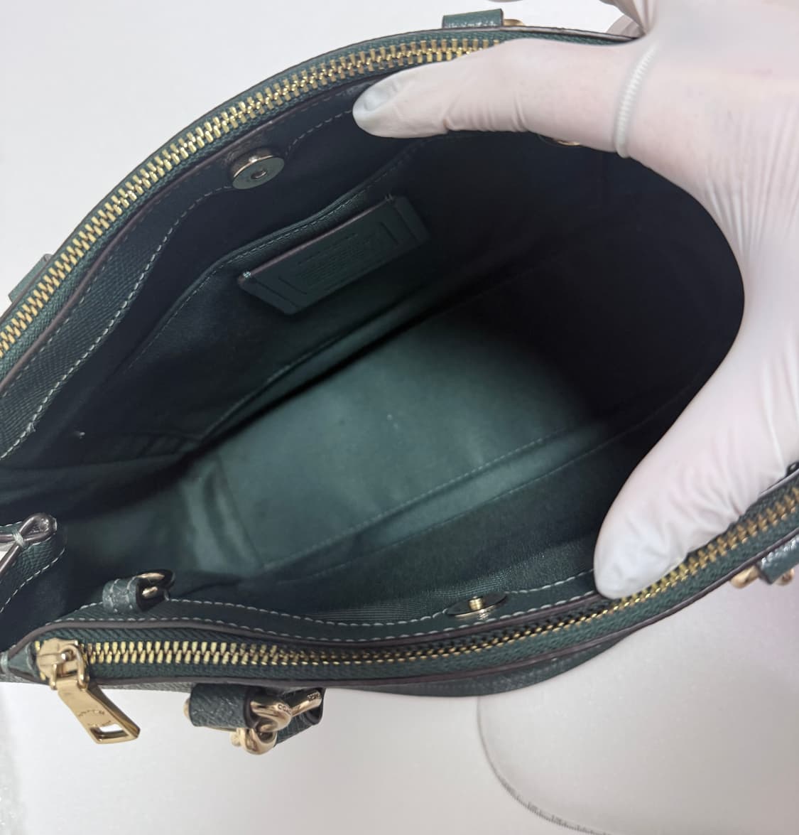  코치 COACH 시그니처 미니 숄더백  상품이미지8