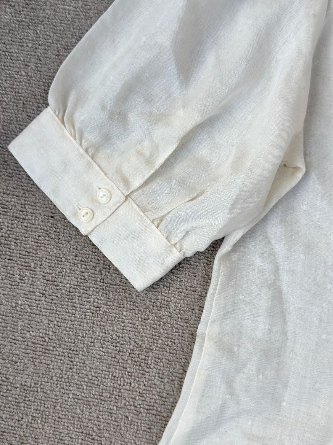 펀칭 자수 & 턱 포인트 빈티지 블라우스 상품이미지6