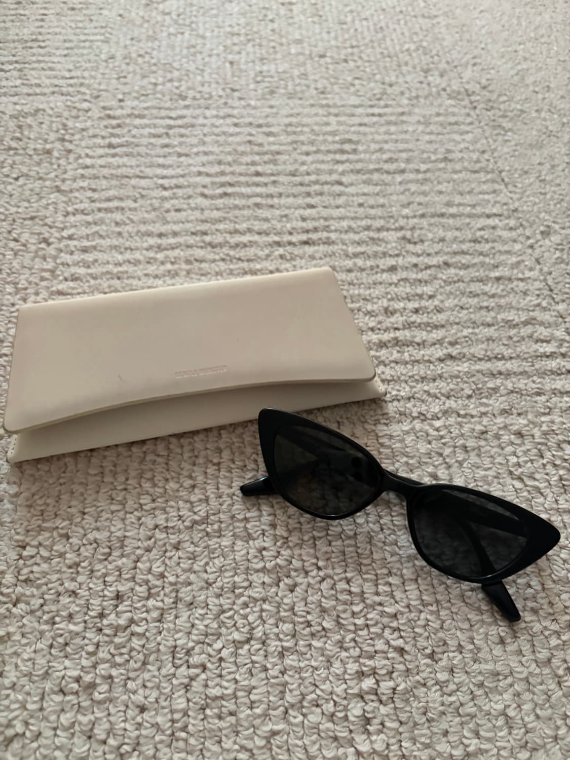 젠틀몬스터 크렐라 캣아이 뿔테 상품이미지1