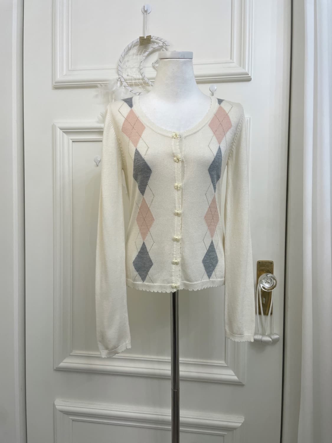 INGNI ivory argyle bow button soft cardi 상품이미지1