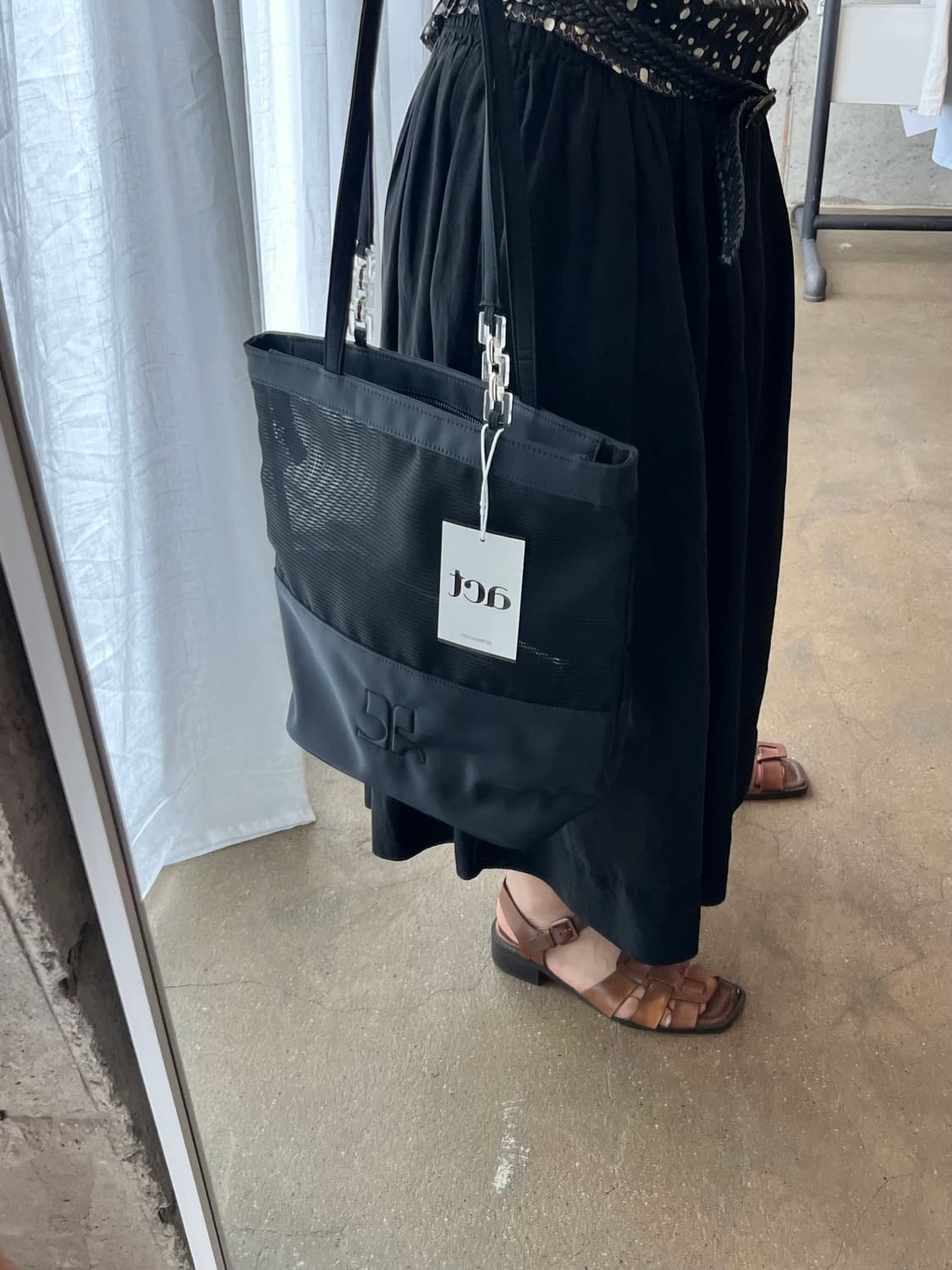 꾸레쥬 로고 메쉬 숄더백 블랙 상품이미지1