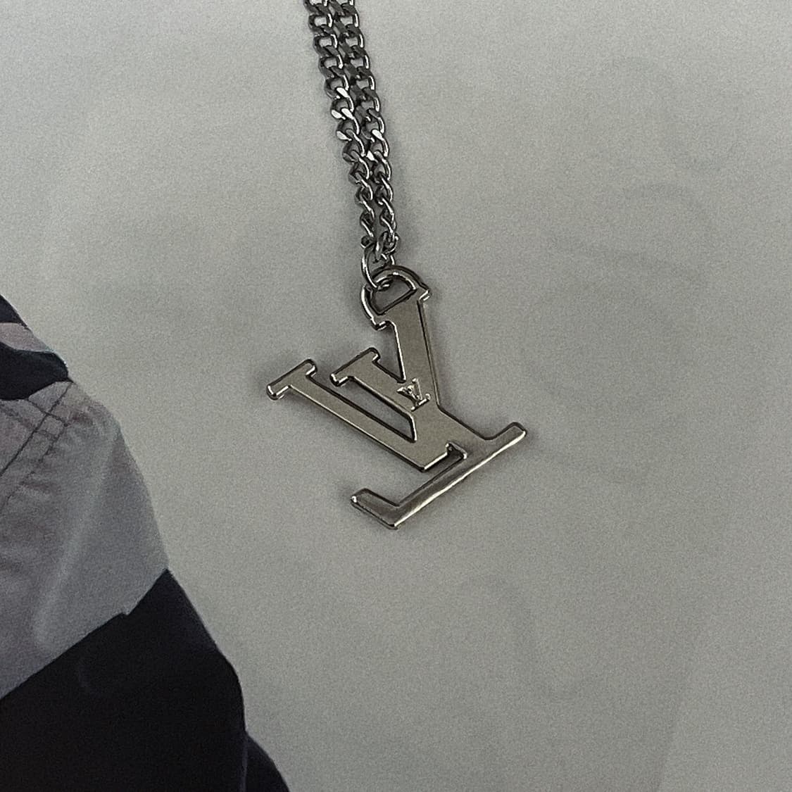 루이비통 LV 앵글 실버 목걸이 상품이미지4