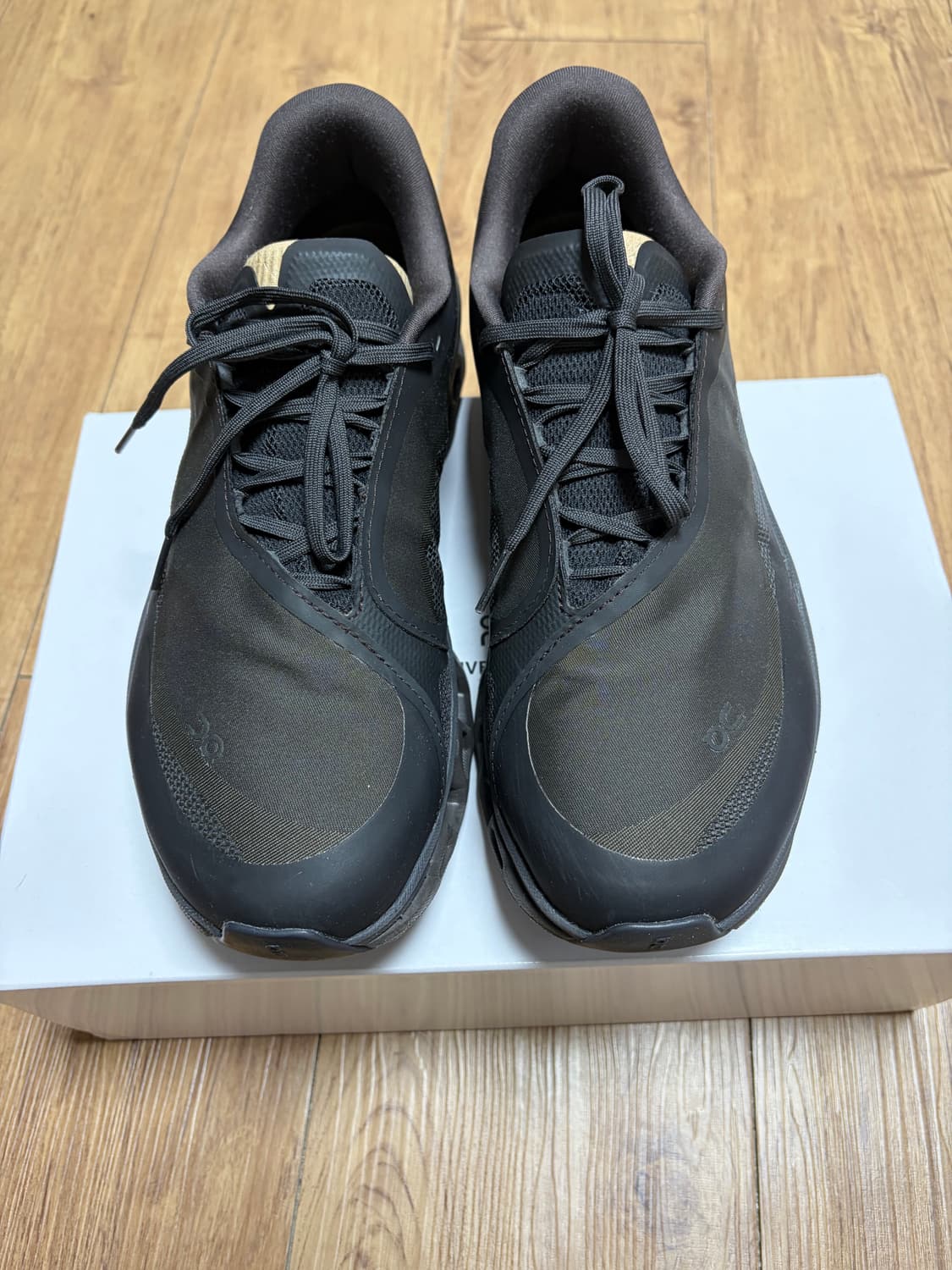 온파프 클라우드 몬스터2 쏜브라운 275 팝니다 상품이미지1